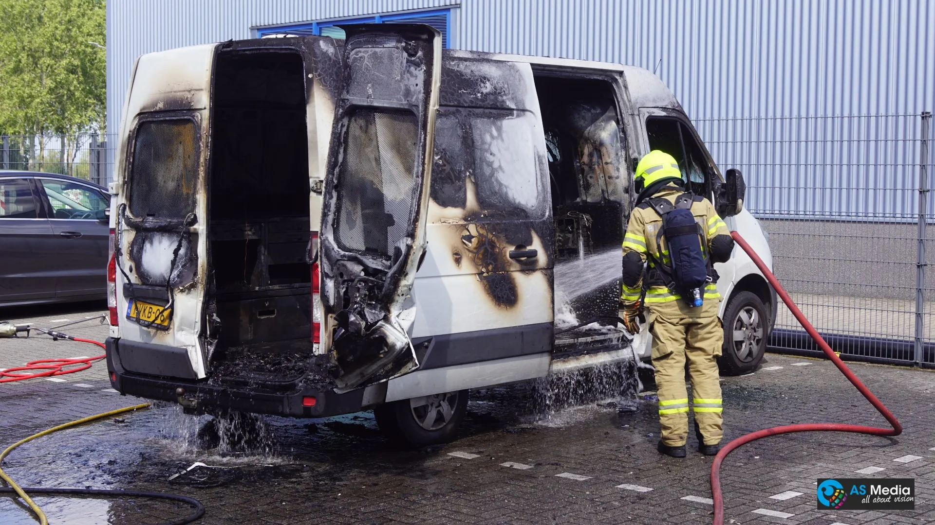 2023 08 23 uitgebrande bestelbus