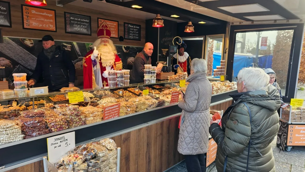 2023 12 01 sint op markt 1