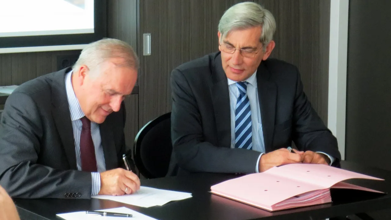 adxm1876ug46znb07hn96mic4 2014 07 14 a1