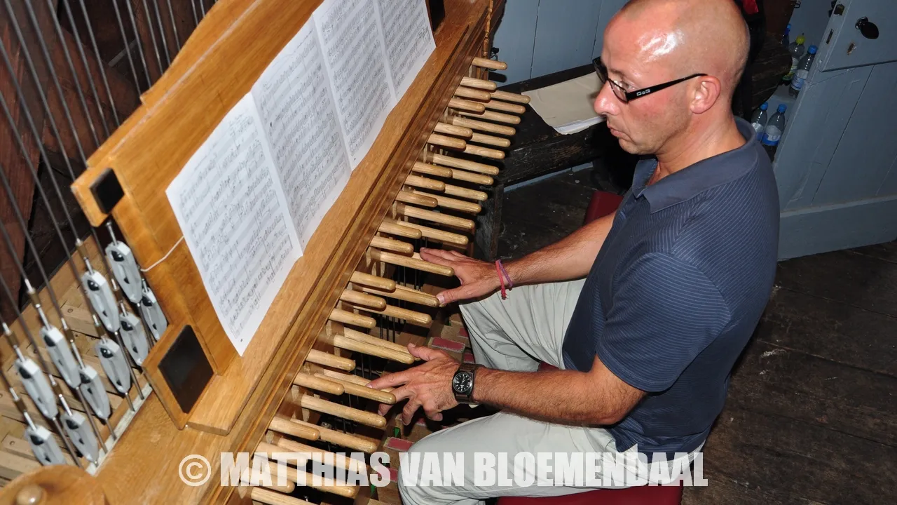 aewsgrnys81iix32nzm3maml8 2013 07 04beiaardconcert1