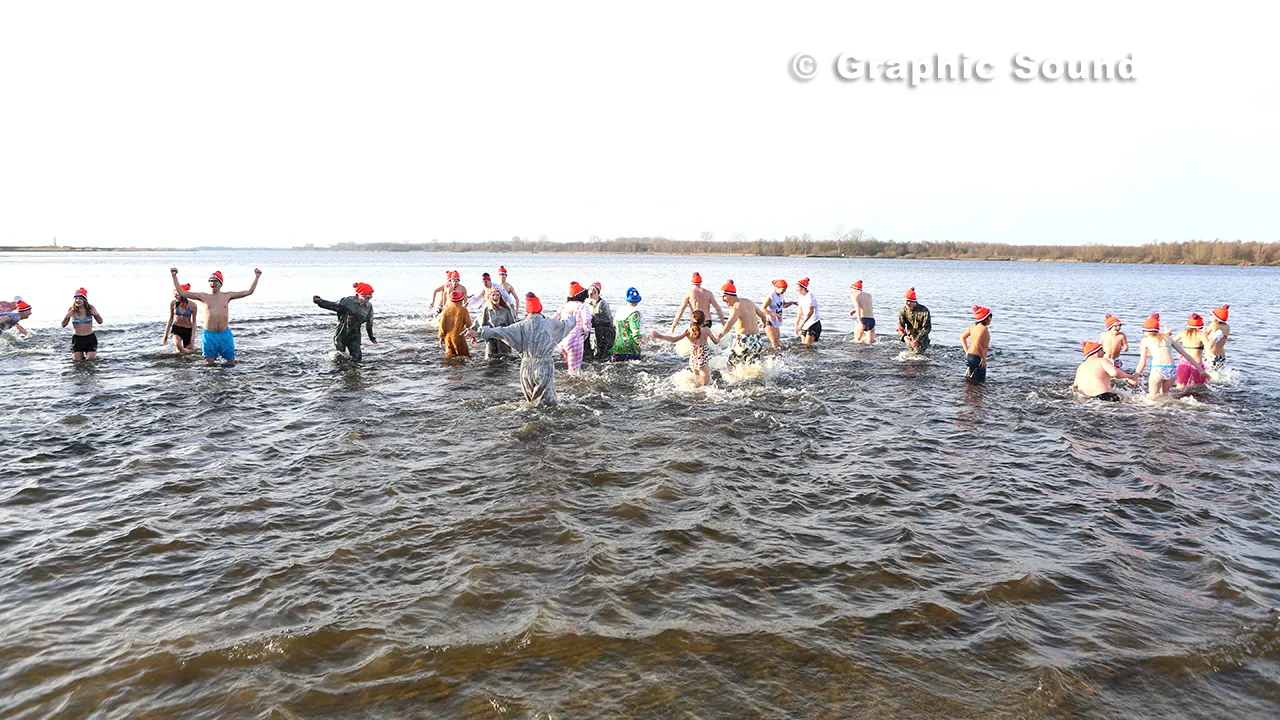 anojtpqi3kdv9rp8uwo30zzre 2014 01 01 nieuwjaarsduik 06