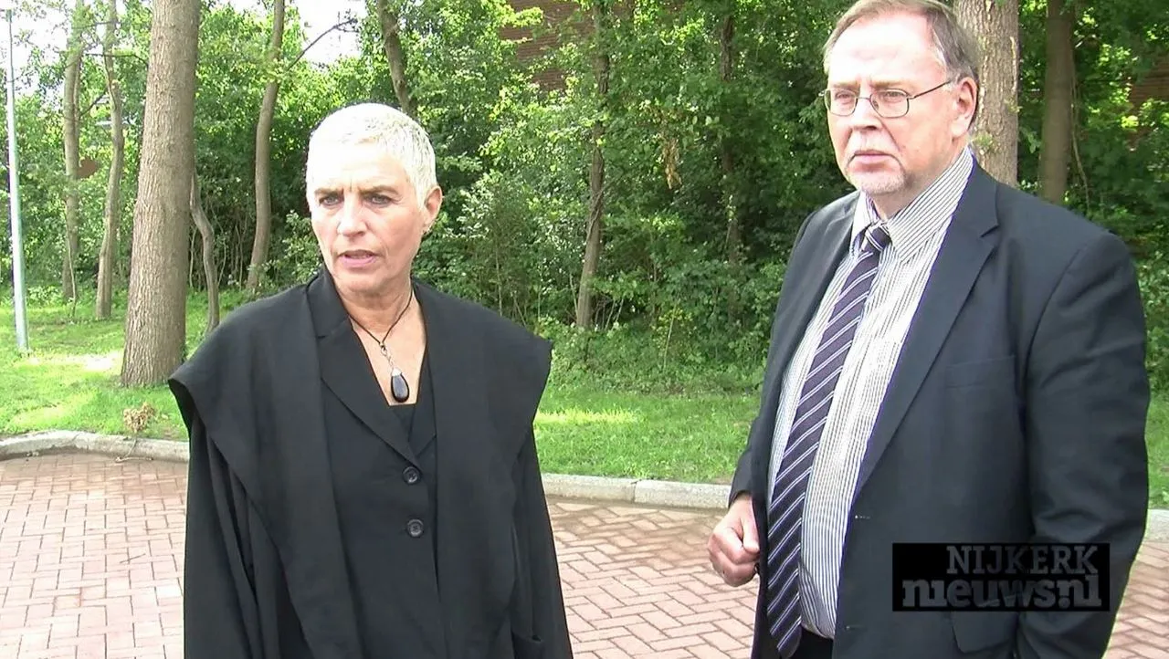 aud0pdztk5jize74wrsgj9ec7 knipsel 38