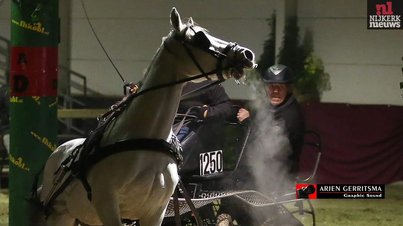 awg5rnxwlf10manupsaphl07h 2014 11 08 menindoor 003