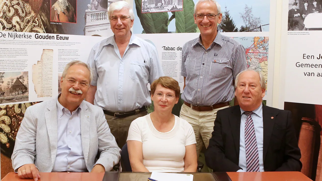 b01ukw0wwnt8tz8pmawcqe3bd 2013 07 23 ondertekening sponsorcontracten voor verhuizing museu