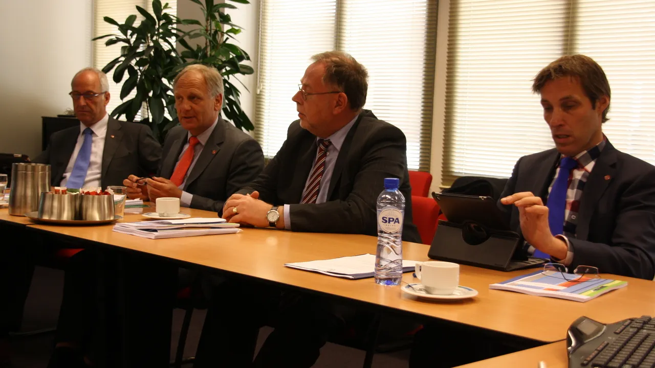 b0mmvy0pzumm972nm0wql08j3 2013 05 24college