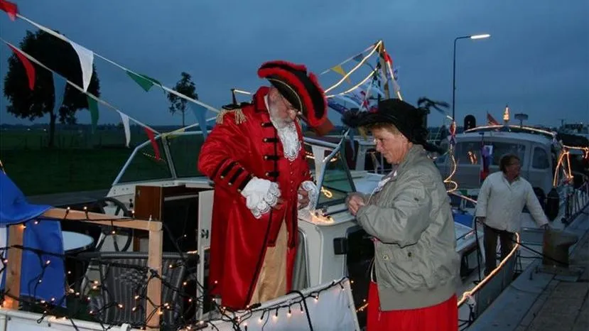 b9n0fat0la14ji2dktxqefskr 2013 09 11gondelvaart 1