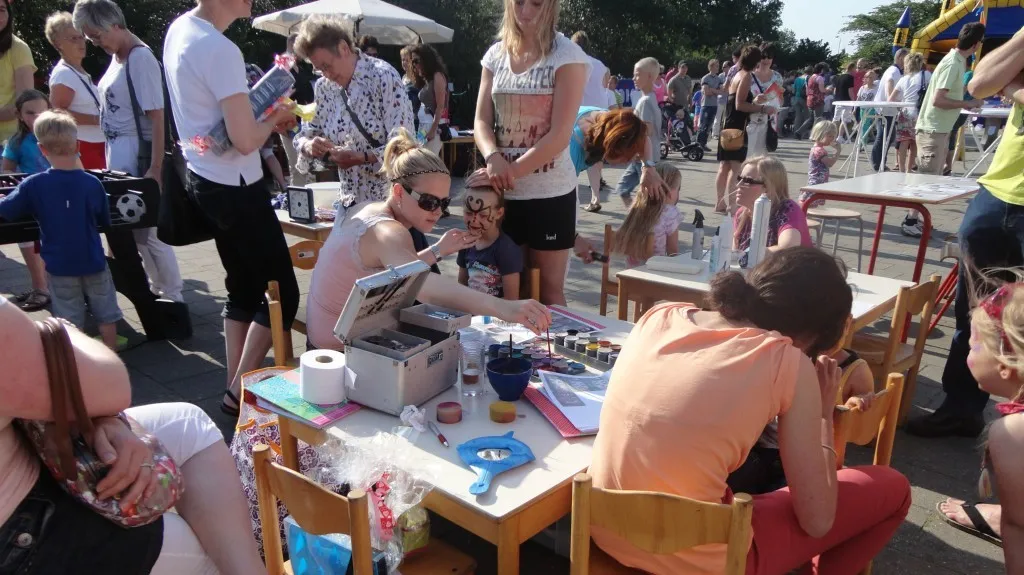 blf6fp4a85kob6kzxgsljf5u7 2013 06 09ichtusschooolfancy fair 3