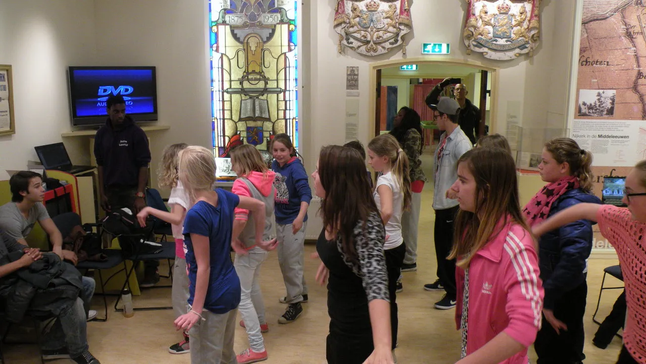 bqjucc9z5upf0y05lx9us0l6w 2013 06 21oudnijkerkdance in motion foto