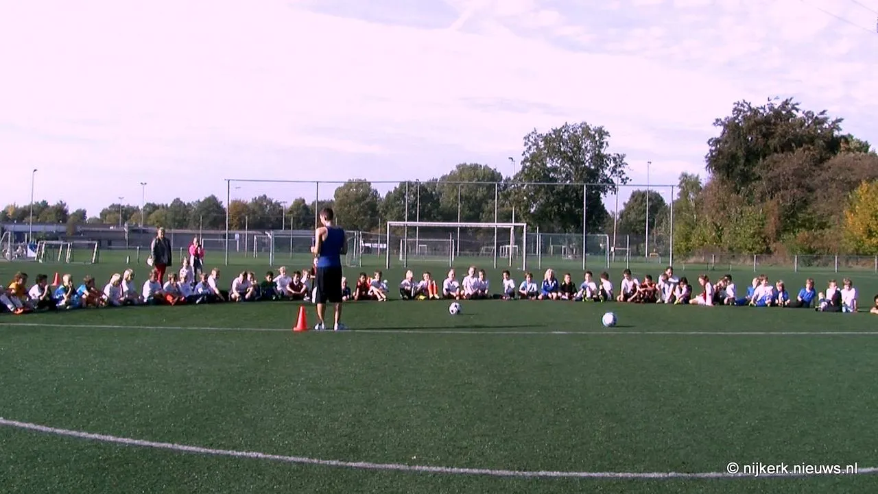 bxx4o0ydmin7jpjniv6vgu4b1 2013 10 22 nsc voetbalclinic
