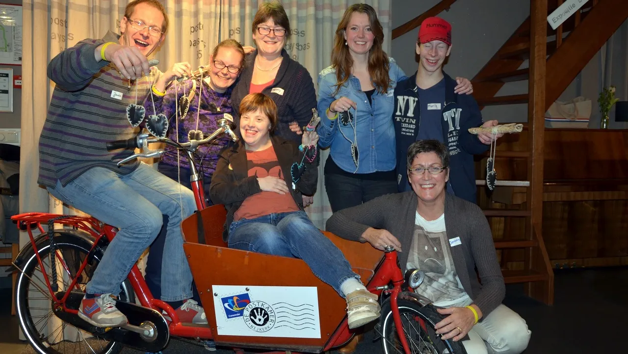 cr6vfn2d07zo7kyqggqa67qox 2014 01 18 hello you de band