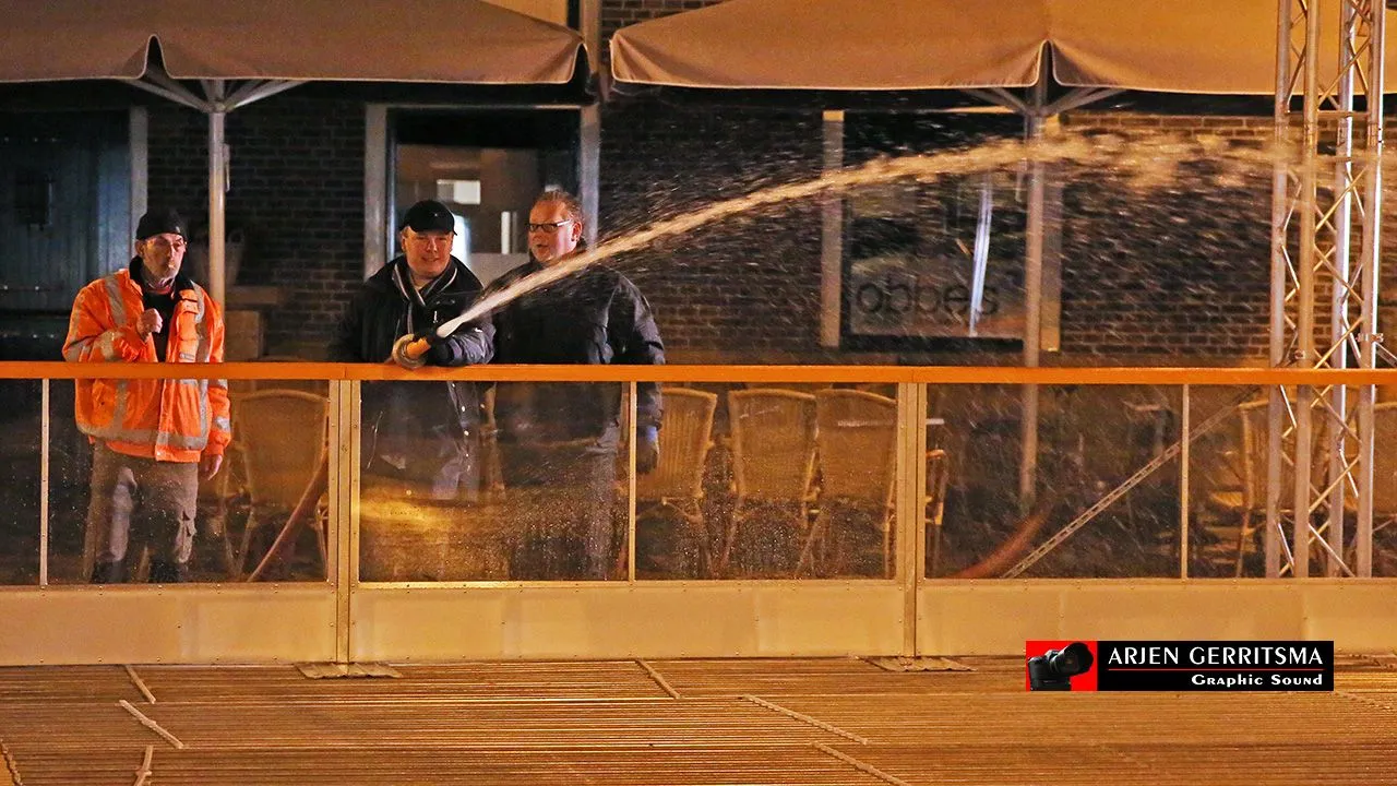 cu5onsbq17jjuiq3jn4nd6fjv 2014 12 02 opbouwnijkerk on ice 01