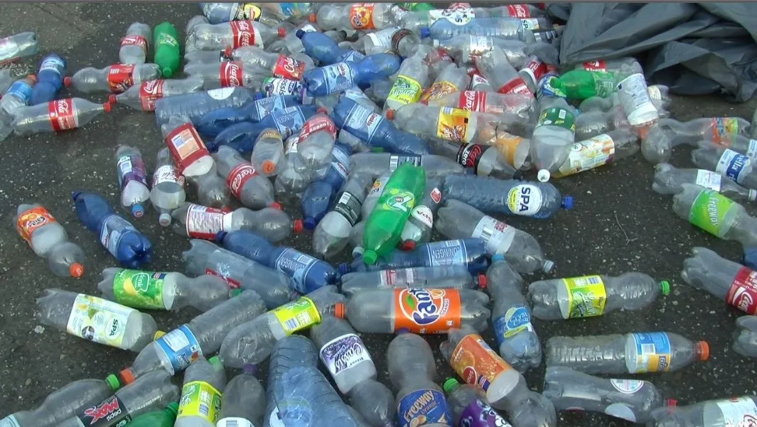 ddaoymb2asyf8mp2c4n5qn5nf 2013 12 03 lege flessen