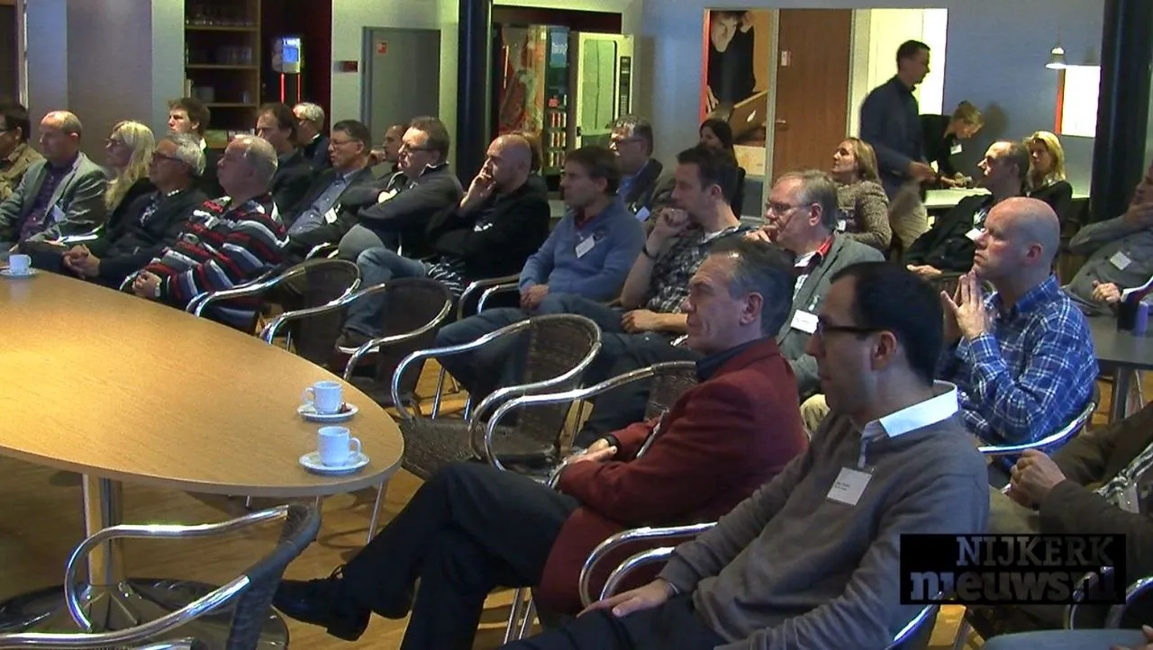 dhj91jeo5mz7idyg5ewv25ktk 2013 11 27 unica01