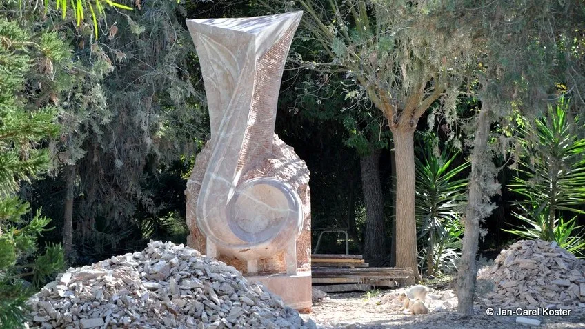 dxwin0mejjo276vui6i6pm39t 2014 11 22 beeldhouwer jan carel koster nijkerk 600 1