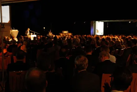 e28x5702g83vdh92s0d7bmagz 129326