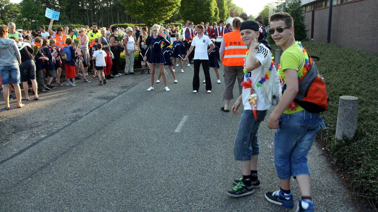 e4t2d74yp183pe1omon6evxpt 2013 06 07adhoevelaken01