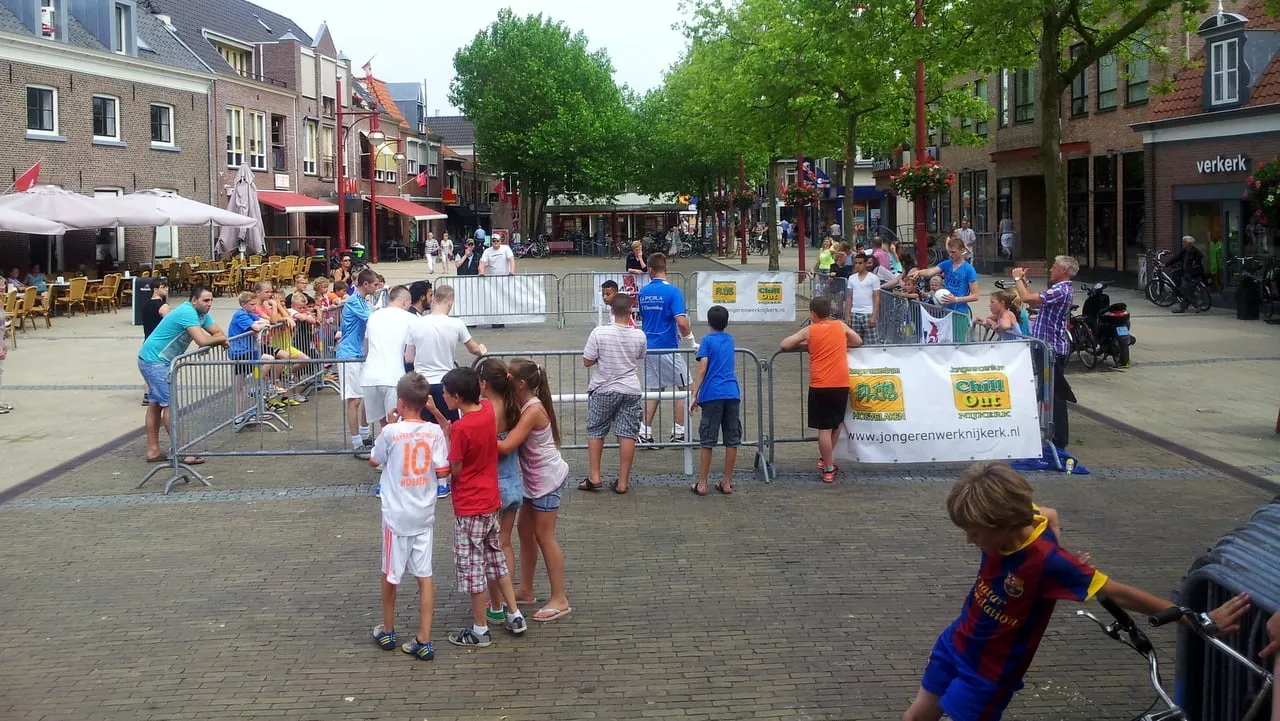 eamhurltw1ehxkpcuq7uhs5bc 2013 06 19 straatvoetbal3