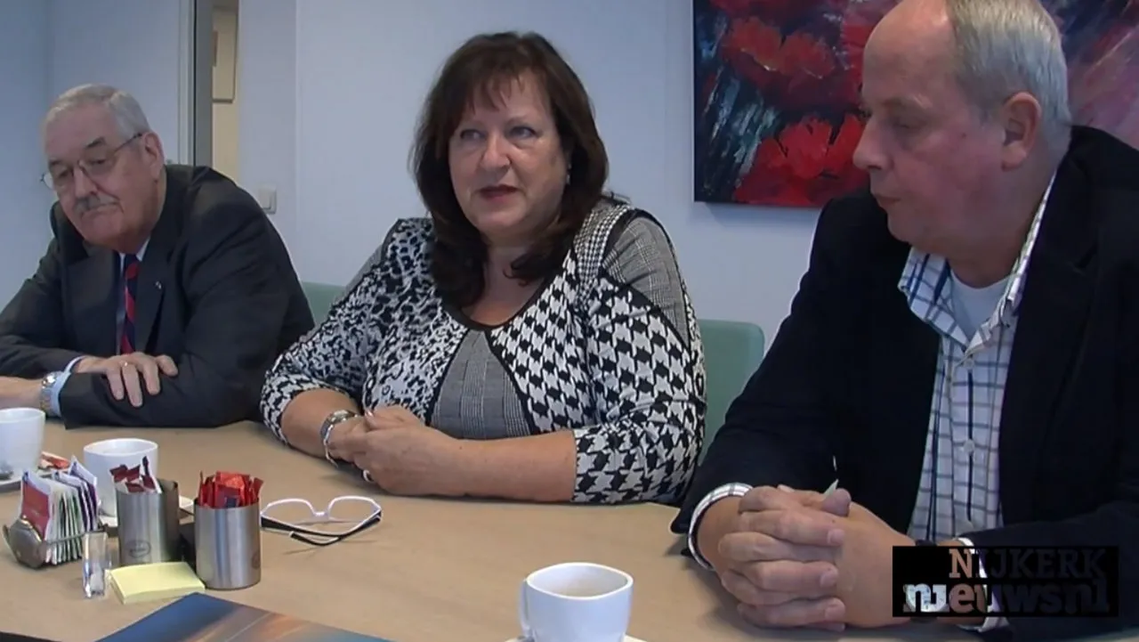 f1px2tp5e4y9w89p7kmxsvx04 2013 12 17 patricia van der hurk