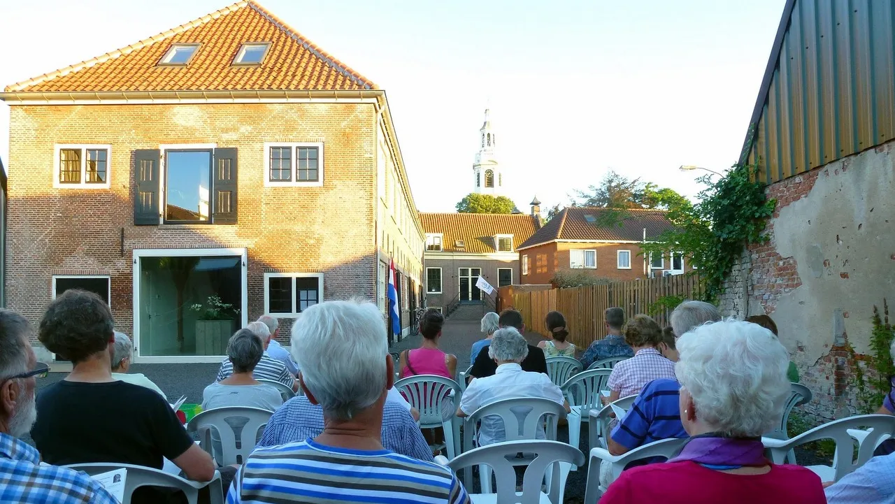 f2mxq6l506s0tco9lqr7623ya 2013 08 02 luisterplaats