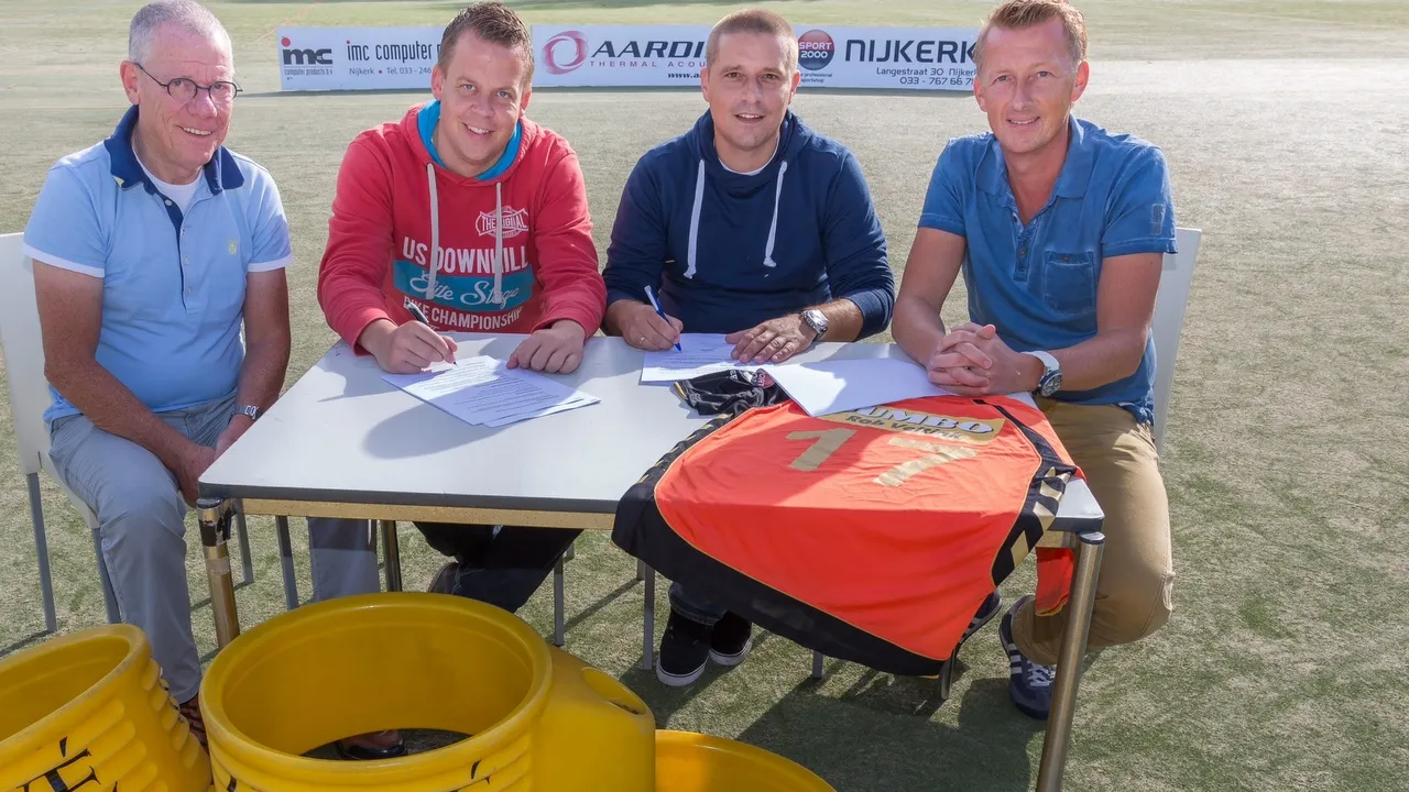 f32aoe1l3vvvh14ii2skq1dfo 2014 09 02 ondertekening sparta korfbal