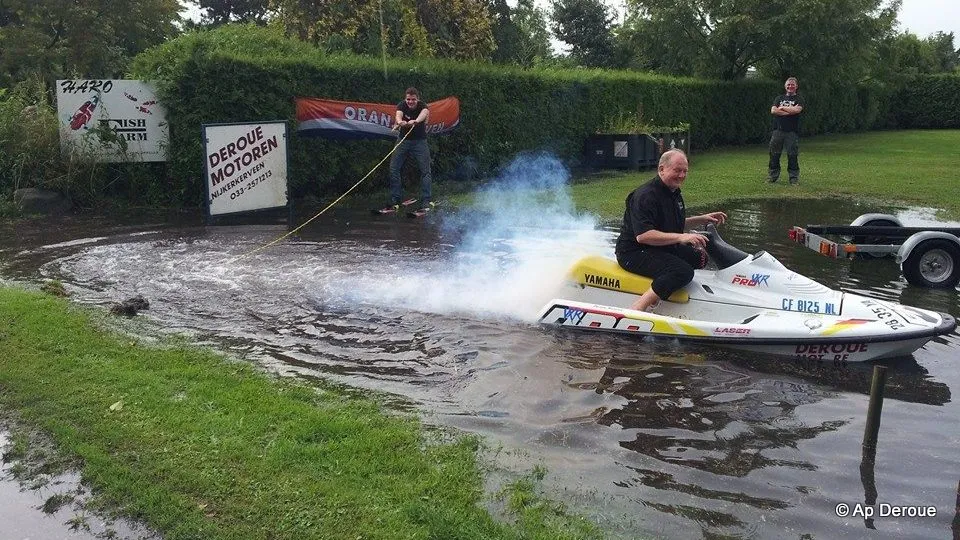 g77khi1ln6gwdpnvi5ru3ugy8 2014 07 12 ap deroue waterskieen