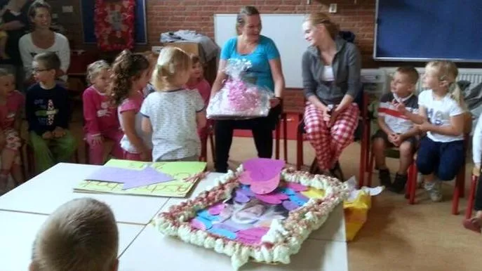 gbpyvrtglxofv7s4gb9nx1u6n 2013 07 03afscheid juf rianne van rootselaarschool 004