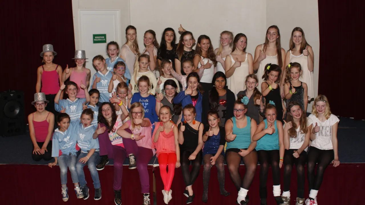 gpb590kjrsofmj6e7qwm95ijq 2014 01 20 hellas groepsfoto dancebattle