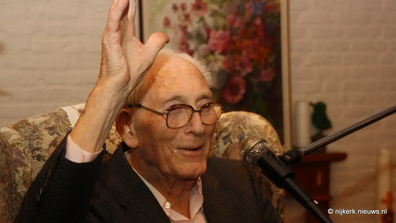 htr1szm6ejxmq4cr8cz7q8wse 2013 10 17 goldenstories 0