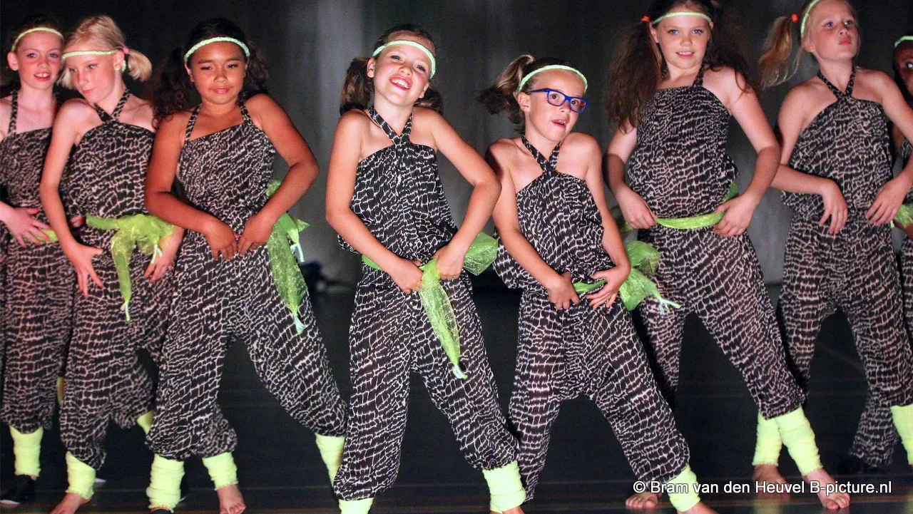 iy8ktc9b795j31lpahazlqjac 2014 07 14 hellas love danzapre