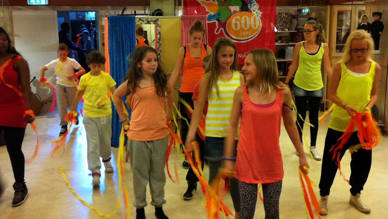 jax1cw6ldkk75f1xl33l7jqln 2013 07 04optreden dance in motion in museum oud nijkerk