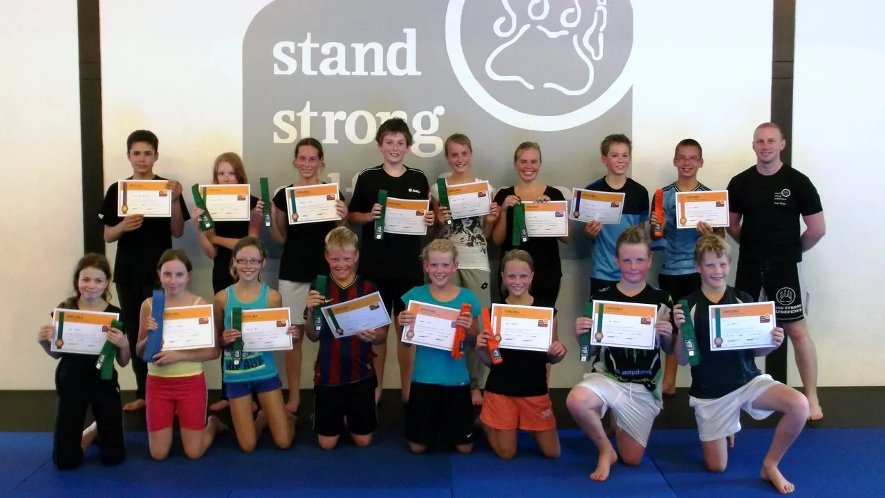 jeg5pmbfkxoczvaz0zqo3nczy 2013 07 18 stand strong selfdefence