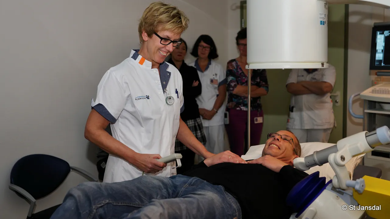 kbop0zhwrylxj0e2zz9fsedfh 2013 10 15 opening niersteenkliniek
