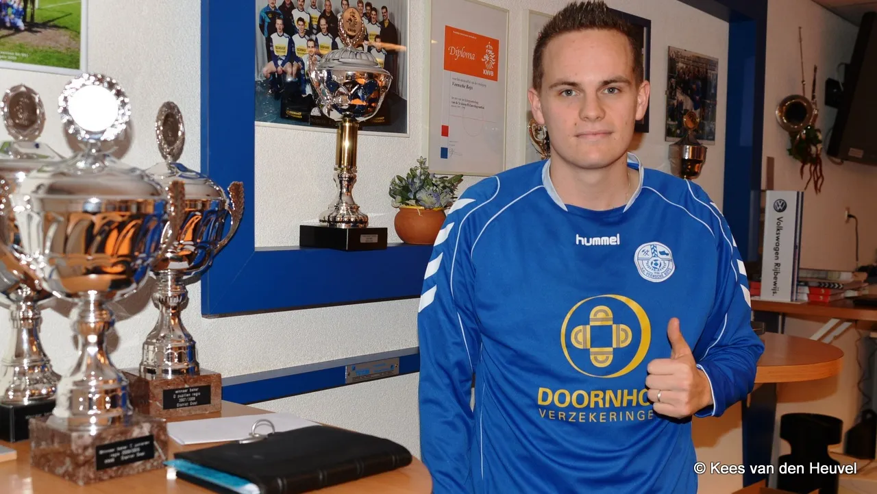 kimcpbf11vbulnae6jyrsgcpr 2014 03 19 veensche boys mauro aalders contract