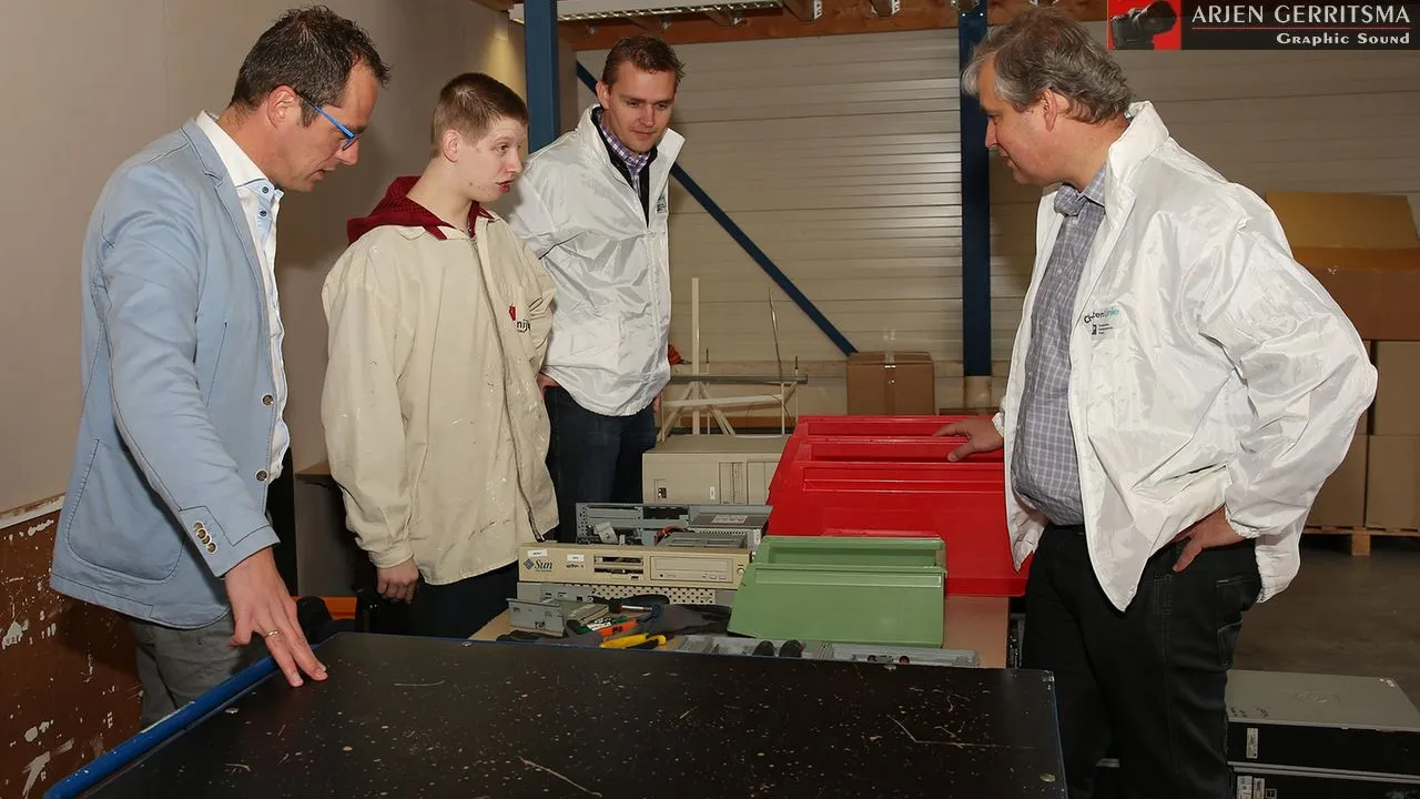 laxtfhntt7wcgmzkhskbi8yan 2014 11 17 cu sgp 03