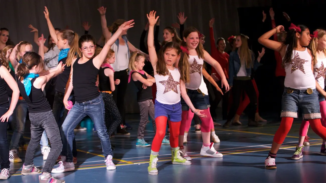 mqm864t4hehjn8unxxg9imzbd 2013 07 8hellasslotdans van alle groepen samen