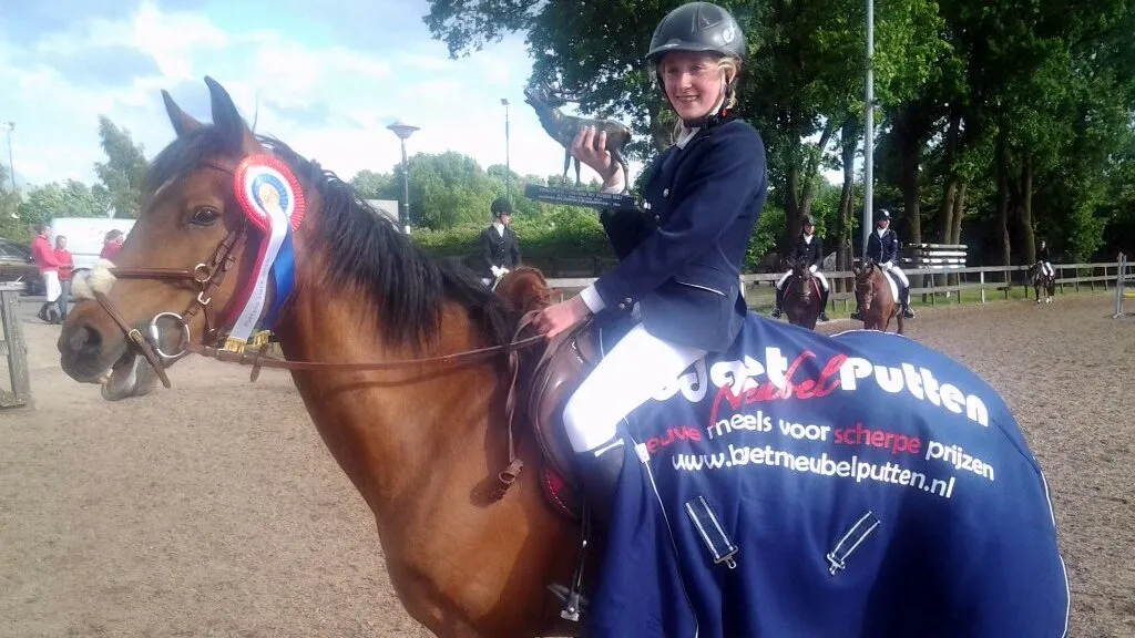 ntt35jk215gnu7z1pnoo2rw4p 2013 06 17brittlieftink