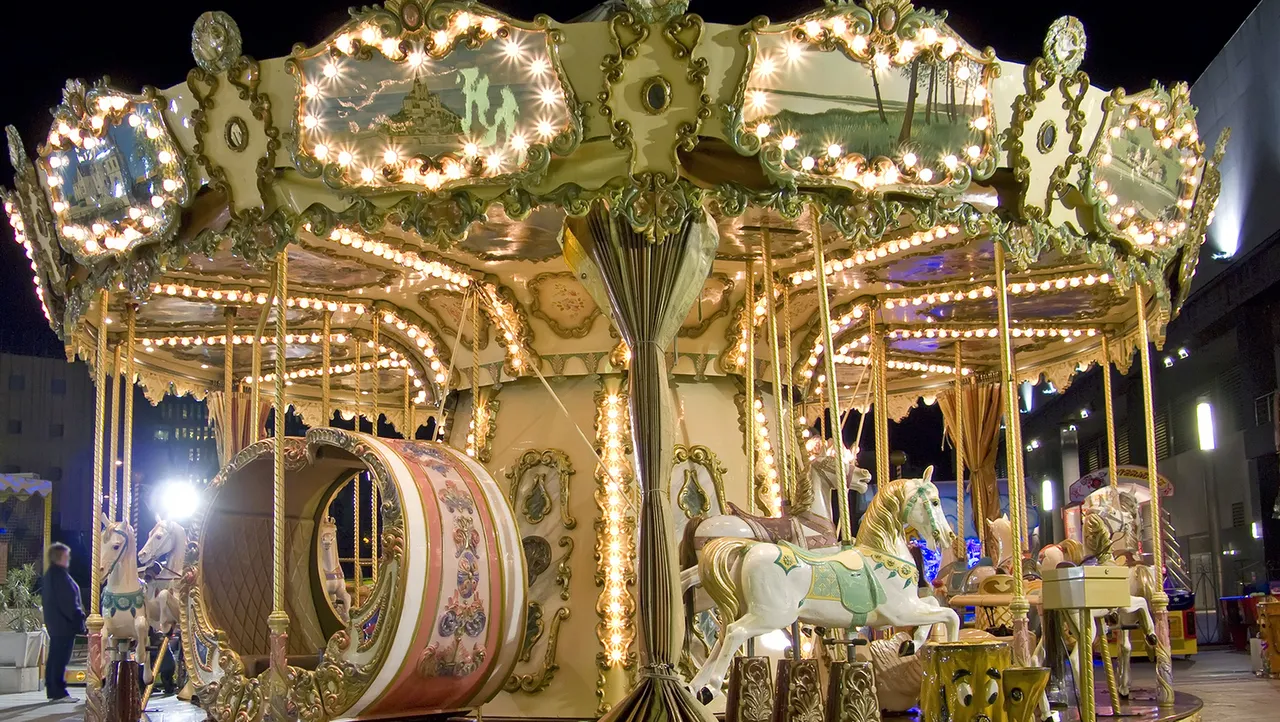 o48yi7zxymf4h9yve75expvhp 2013 08 06 draaimolen nostalgisch