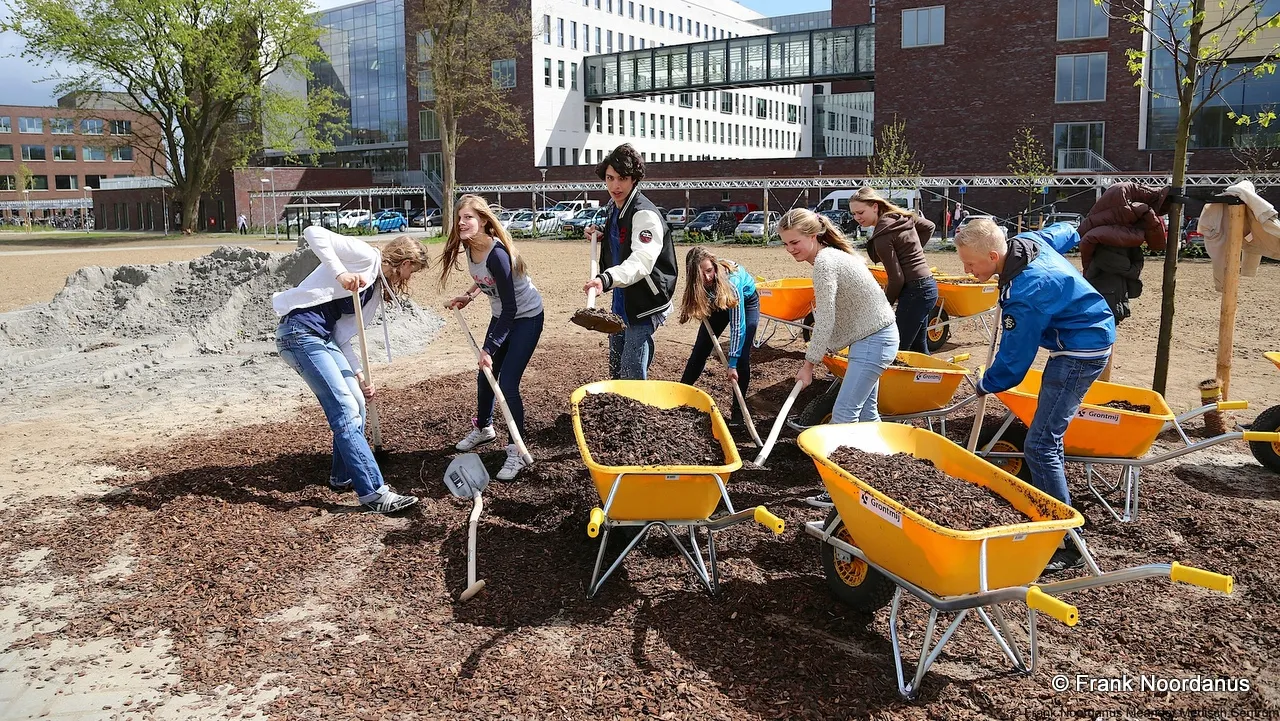 oatrbgem82rpzptnyk585nbrm 2014 04 14 meander aanleg revalidatietuin