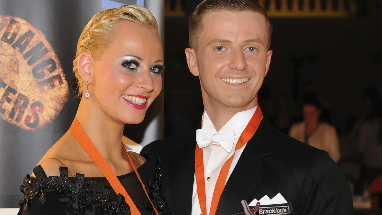 oc561ytseqojsv6igimbe44sd 2013 06 11danspaarvalkengoed