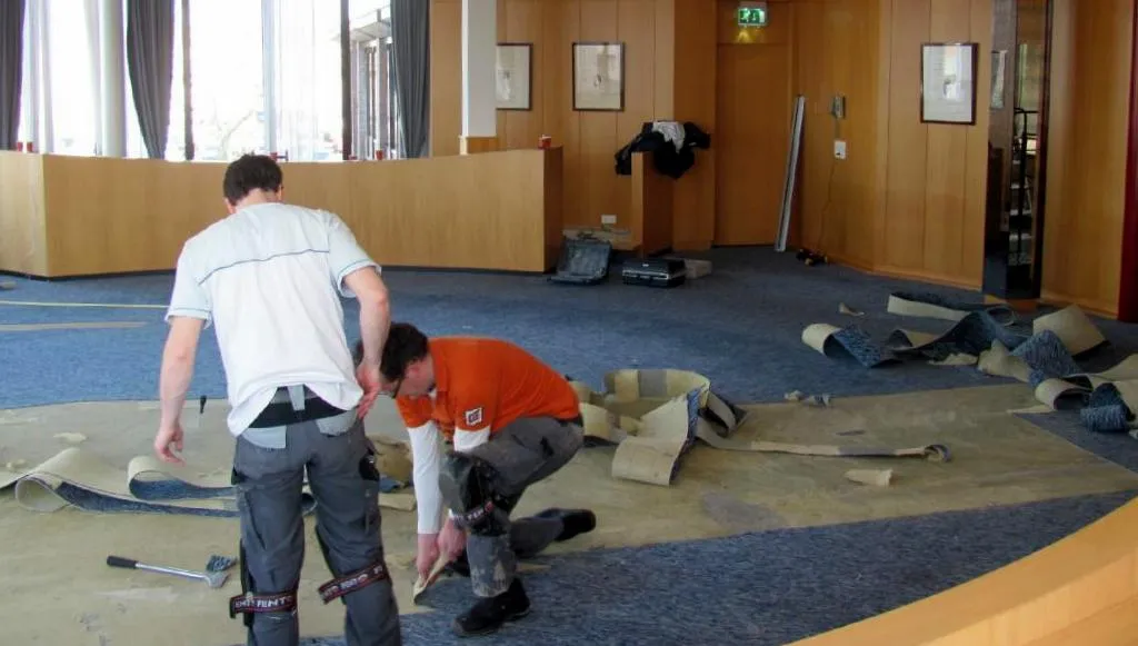 oj8jbxzsn4grmxg5zlj3ks2yr 2013 04 12 opknappen raadszaal