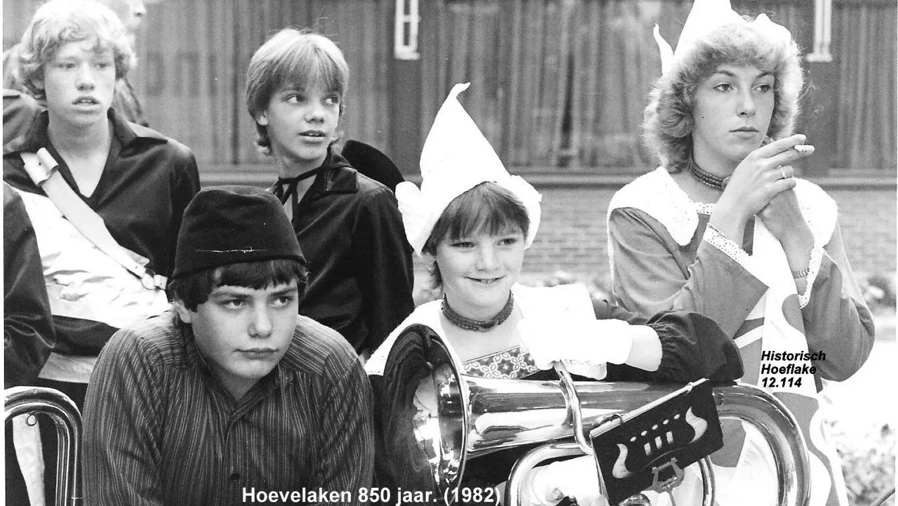 om9g7ihu69keqy98nnu5xwrsv 2013 12 23 historisch hoevelaken taptoe 1982