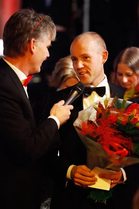 ovm6b4bnawiyrosifdo00q34n 195880