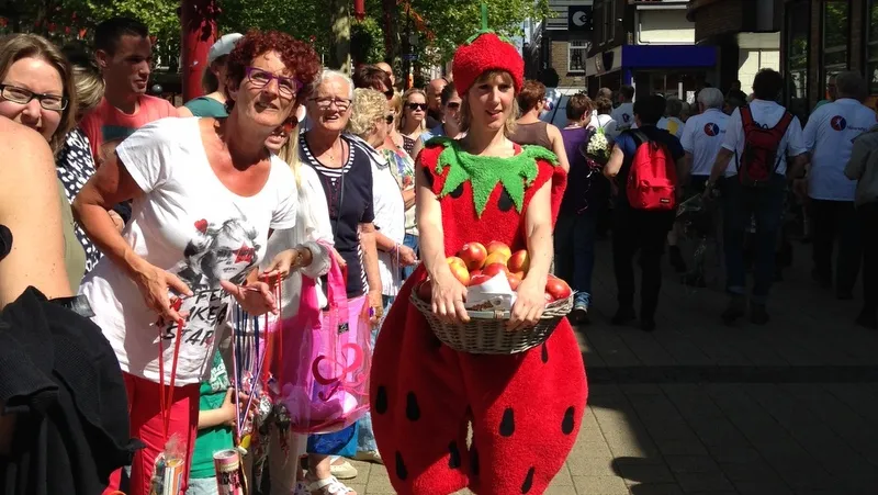 qiwszo6iup2fs4zz3jnt0dvuh marielle deelt appels uit