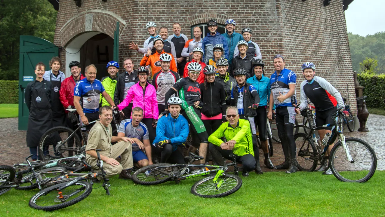 qqaycw6427hhdtuqhta1rvyb4 2013 09 15 mountainbiketocht voor guusje nederhorst foundation