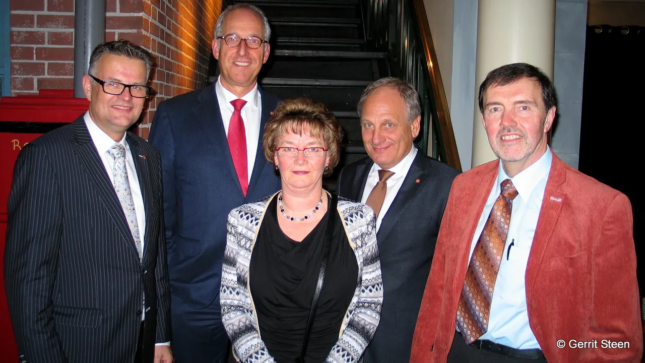 qxsjhpvrdgcyb8nh4fz64378v 2013 12 12 bestuur nijkerk600