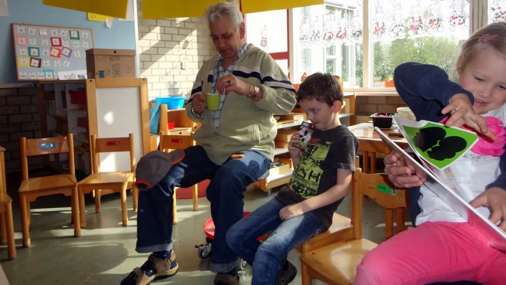rodsvy0p154cek00hgs87ixrs 2014 04 06 ichthusschool opa en oma ochtend groep 2