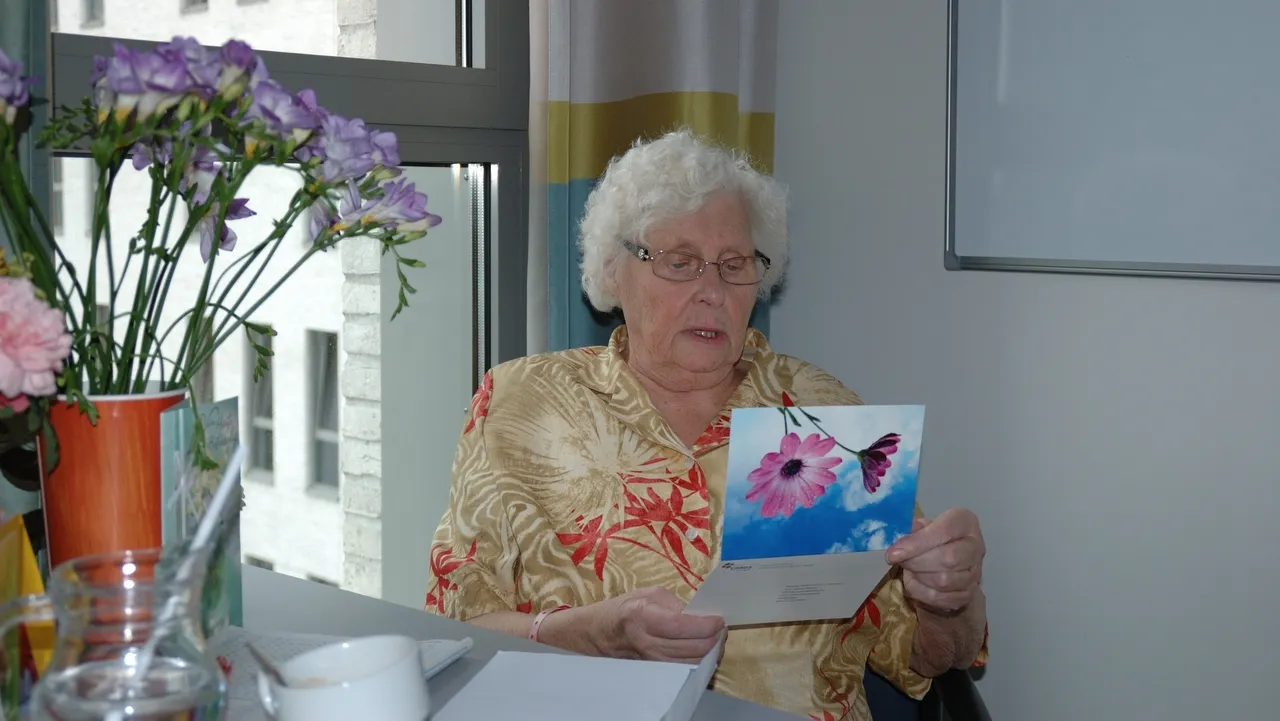 rthkb51bt7sy7roffij6ze7rt 2014 11 13 cards to care