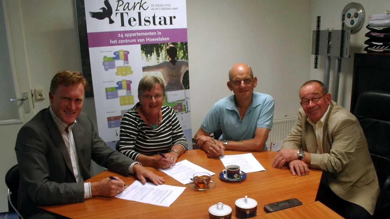 rufcvdb2wnaeto33o2lni5v63 2013 09 16 telstar ondertekening