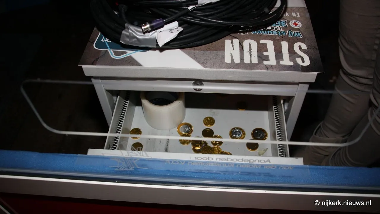 s1h1humhenvfn8069cp4i7mi9 2013 12 07 de opbouw 21