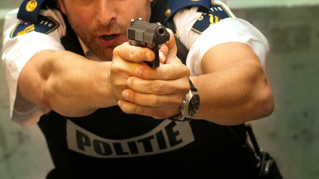 standaard nijkerk los 112politie pistool arrestatie aanhouding hulpdienst